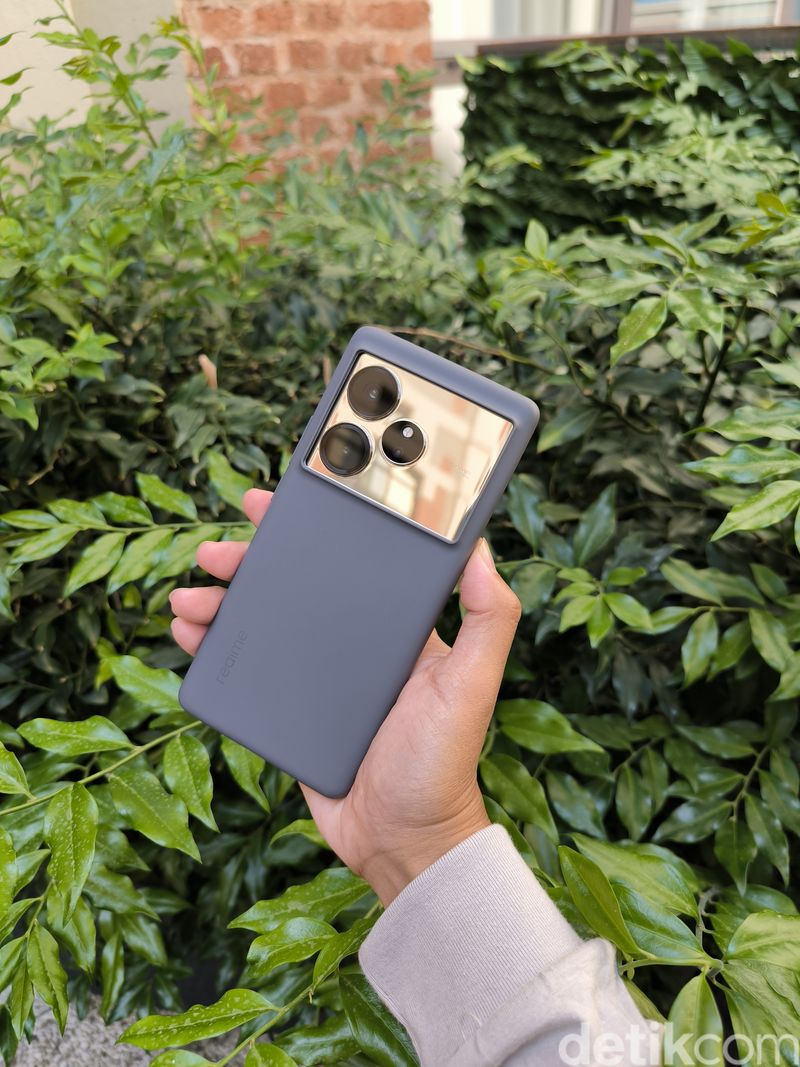 Realme GT 6