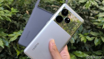 Dalam paket pembelian disertakan casing dengan warna senada untuk tampilan lebih kalem. Foto: Rachmatunnisa