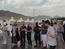 Semringah Jemaah Haji Saat Hujan Mengguyur Makkah