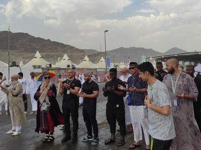 Semringah Jemaah Haji Saat Hujan Mengguyur Makkah