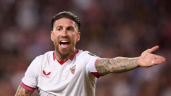 SEVILLE, SPAIN - MAY 26: Sergio Ramos of Sevilla FC reacts during the LaLiga EA Sports match between Sevilla FC and FC Barcelona at Estadio Ramon Sanchez Pizjuan on May 26, 2024 in Seville, Spain. (Photo by Fran Santiago/Getty Images)