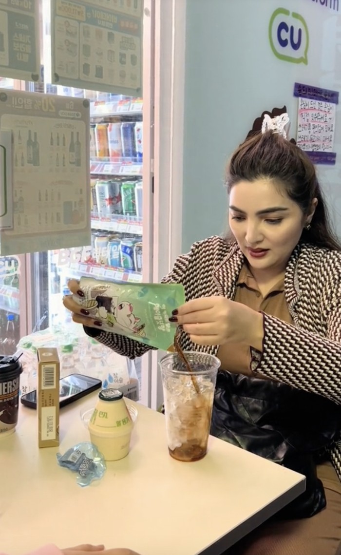 Seru! Ashanty Jajan di Minimarket Korea hingga Pojangmacha Seru! Ashanty Jajan di Minimarket Korea hingga Pojangmacha