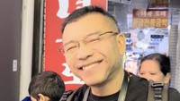 Anang turut mencoba racikan es kopi susu pisang tersebut. Ia hanya memamerkan senyum pertanda minuman itu enak. Foto: TikTok Ashanty Hermansyah