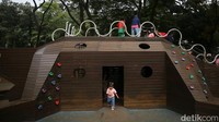 Suasana Tebet Eco Park juga asri dengan banyak pepohonan.