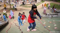 Kawasan ini menyajikan beragam permainan ramah anak.