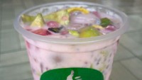 Es teler kekinian bisa kamu coba di Es Teler Dewa yang beralamat di Jalan Pisang Nomor 14, Petukangan Utara. Segelas es teler harganya Rp 15 ribu saja. Ada yang pakai sirup cocopandan Rp 18 ribu. Foto: Es Teler Dewa