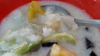 Di Pademangan, kamu bisa mencicipi Es Teler Gang 5 yang tersohor enak. Harganya di ojek online Rp 25 ribu dengan isian nangka, kelapa, dan alpukat. Foto: Variany Chayadinata