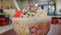 Ice Teler Sumatera AHO di Jl Pangeran Tubagus Angke, Jelambar juga bisa jadi pilihan. Harganya sekitar Rp 25 ribu dengan isian premium dan berlimpah. Foto: Ridwan Tejalesmana