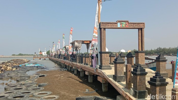 Suasan di Pantai Bali 2 Indramyu.