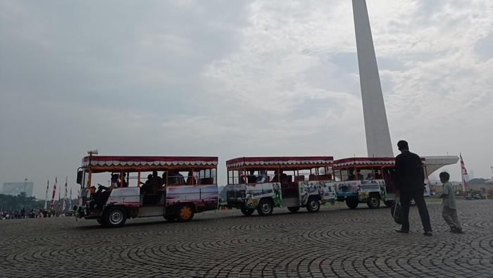 Suasana di Kawasan Monas pada Selasa (18/6/2024)-(Taufiq/detikcom)