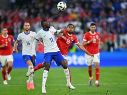 Prancis sendiri menang 1-0 di laga itu. Gol bunuh diri Maximilian Wober di babak pertama. Kemenangan membuat Prancis sementara berada di posisi dua Grup D dengan tiga poin, di bawah Belanda. (Foto: dpa/picture alliance via Getty I/picture alliance)