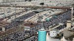 Tumpah Ruah Jemaah Haji Saat Ritual Lempar Jumrah