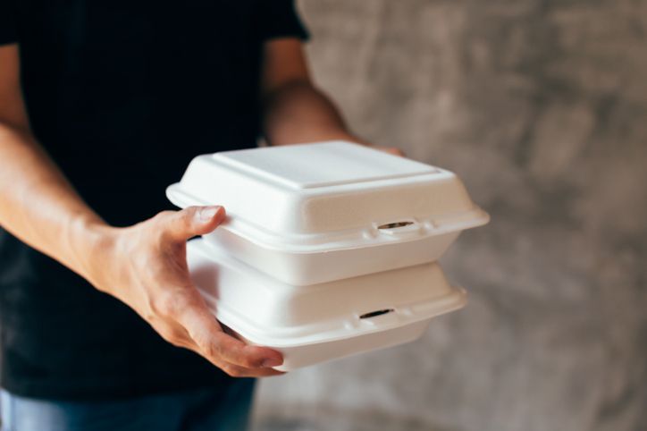 Wadah styrofoam juga tidak baik dimasukkan ke dalam microwave.