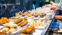 Jika ada salah penulisan makanan di menu, bisa jadi memang bahan makanan yang digunakan tak sesuai sehingga pengunjung tak bisa komplain. Foto: Ilustrasi DailyMailUK