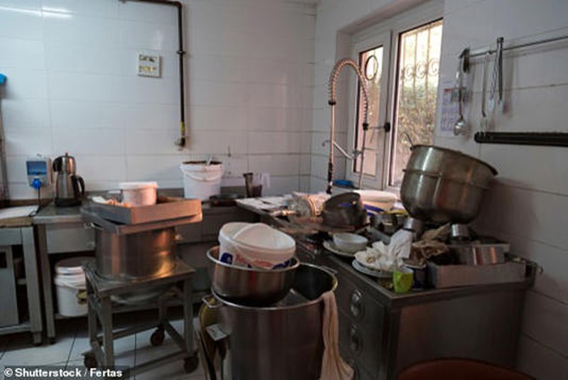 10 Tanda Restoran dengan Makanan Tak Enak dan Pelayanan  Buruk 10 Tanda Restoran dengan Makanan Tak Enak dan Pelayanan  Buruk