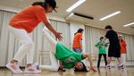 Aksi Nenek-nenek di Jepang Semangat Ikut Kelas Breakdance