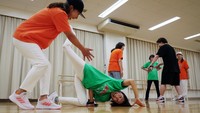 Salah seorang anggota mengatakan yakin bisa melakukan breakdance hingga berusia 100 tahun, jika dia masih hidup.  