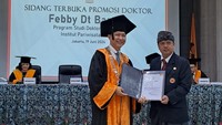 Febby Dt Bangso mendapatkan gelar doktor setelah dinyatakan lulus dengan disertasi yang berjudul Strategi Ketahanan Pariwisata pada masa krisis , studi adaptasi dan berkelanjutan di Provinsi Bali.