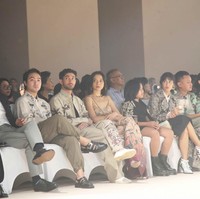 Desainer Biyan Wanaatmadja menggelar peragaan busana Spring-Summer 2025 di InterContinental Pondok Indah Jakarta, Selasa (18/6/2024). Sejumlah pesohor Tanah Air ikut menghadiri presentasi koleksi yang bertajuk Fleur itu. Duduk di barisan terdepan, mereka memberikan gaya terbaik. (Foto: Dok. Pradita Utama/detikcom)