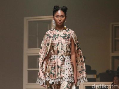 Foto: Koleksi Terbaru Biyan Spring/Summer 2025, Terinspirasi Keindahan Bunga
