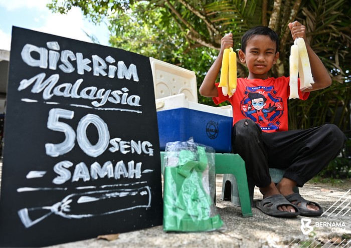 Keren! Bocah 7 Tahun Pilih Berjualan Es untuk Belajar Berhitung