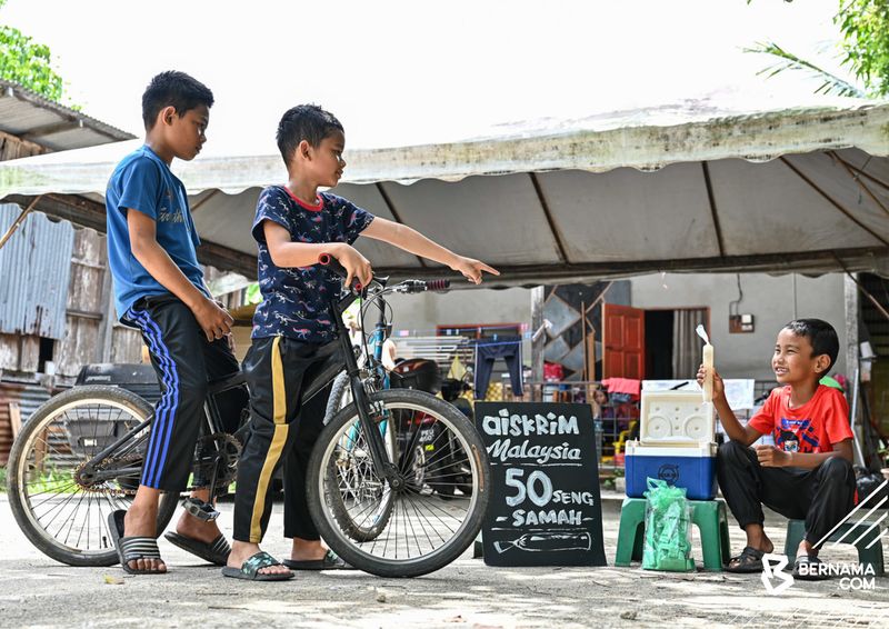Keren! Bocah 7 Tahun Pilih Berjualan Es untuk Belajar Berhitung