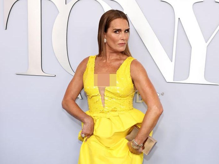 NEW YORK, NEW YORK - JUNE 16: Brooke Shields attends the 77th Annual Tony Awards at David H. Koch Theater at Lincoln Center on June 16, 2024 in New York City. (Photo by Jamie McCarthy/WireImage)