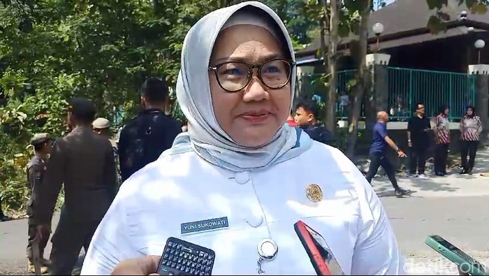 Bupati Sragen Untung Yuni Sukowati ditemui usai mendampingi Presiden Jokowi kunjungan ke Museum Sangiran, Rabu (19/6/2024.