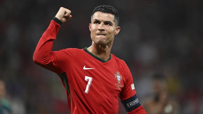 Portugals Cristiano Ronaldo raises a fist after a Group F match between Portugal and Czech Republic at the Euro 2024 soccer tournament in Leipzig, Germany, Tuesday, June 18, 2024 (Robert Michael/dpa via AP)