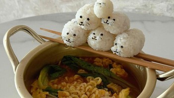 Misalnya, jika saya melihat bayi gurita yang menggemaskan suatu hari, saya mencari bahan atau metode memasak yang dapat mengekspresikan bentuk dan tekstur gurita. Saya menemukan bahwa mutiara boba sempurna untuk menangkap kesan lembap dan lembut! Foto: Boredpanda/@sibatable