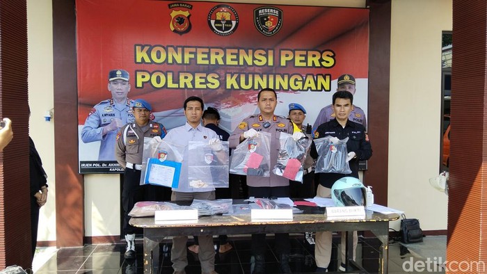 Ekspos kasus pembunuhan wanita telanjang di hotel Kabupaten Kuningan.