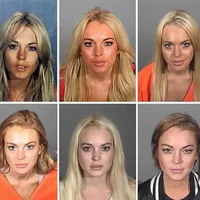 Lindsay Lohan pernah ditangkap polisi beberapa kali antara 24 Juli 2007 dan 19 Maret 2013. Sederet tindakan kriminal yang pernah dilakukannya di antaranya mengemudi sambil mabuk, kepemilikan narkoba, dan melanggar ketentuan masa percobaannya. Dia menghabiskan sekitar 19 hari di penjara secara total. Foto: Instagram