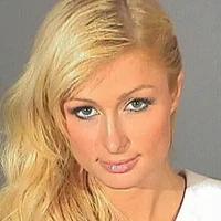 Paris Hilton dua kali tertangkap mengemudi dengan SIM yang ditangguhkan pada 2007. Dia dijatuhi hukuman 45 hari penjara, namun Paris hanya menjalaninya 23 hari. Foto: Instagram