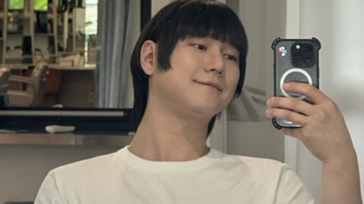 7 Foto OOTD Go Kyung Pyo, Gaya Nyentriknya Viral Ada yang Pakai Rok