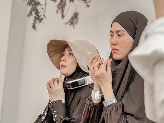 Foto saat Nagita Slavina sedang menunaikan ibadah haji