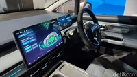 Konsumen yang membeli Aion Y Plus berhak mendapat garansi baterai dan motor listrik selama 8 tahun atau 200 ribu km, suku cadang 8 tahun atau 160 ribu km, servis rutin 5 tahun atau 60 ribu km dan gratis wall charger. Foto: Septian Farhan Nurhuda/detik.com