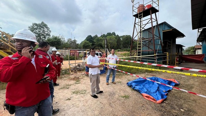 Garis polisi terpasang di lokasi penemuan mayat sekuriti di PT VME Sengkuang, Batu Ampar, Batam. (Dok Polsek Batu Ambar)