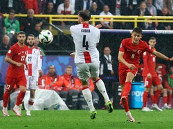 Turki menambah dua gol di babak kedua, salah satunya lewat gol cantik Arda Guler. REUTERS/Wolfgang Rattay.  
