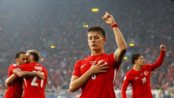 Gol Cantik Guler, Bantu Turki Libas Georgia 3-1