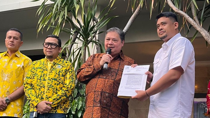 Partai Golkar resmi mendukung Bobby Nasution maju Pilgub Sumut 2024. Ketum Partai Golkar, Airlangga Hartarto, secara resmi menyerahkan surat rekomendasi atau dukungan kepada Bobby.