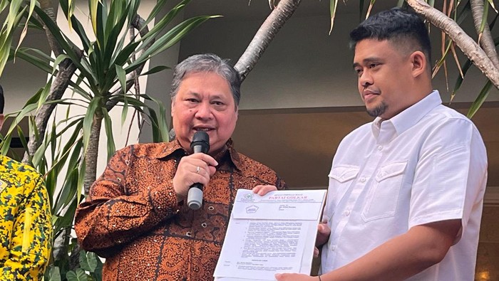Partai Golkar resmi mendukung Bobby Nasution maju Pilgub Sumut 2024. Ketum Partai Golkar, Airlangga Hartarto, secara resmi menyerahkan surat rekomendasi atau dukungan kepada Bobby.