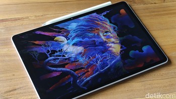 Huawei menghadirkan MatePad 11.5 S dalam balutan warna violet yang memancarkan sentuhan elegan dan chic, serta Space Gray yang tak kalah mempesona. Foto: Adi Fida Rahman/detikINET