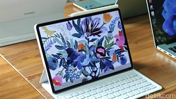 Layar Huawei MatePad 11.5 S menggunakan Papermate 2.0 yang mampu menyuguhkan warna yang lebih akurat. Selain itu punya anti-glare terbaru mampu mengeliminasi interferensi cahaya hingga 99%. Foto: Adi Fida Rahman/detikINET