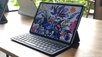 Huawei MatePad 11.5 S resmi diluncurkan di Indonesia. Tablet ini menawarkan layar yang nyaman di pandangan mata, berpadu dengan pengalaman menulis layaknya di kertas dengan harga bersahabat. Foto: Adi Fida Rahman/detikINET