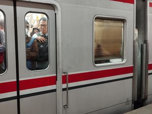 Cara Cek Info Penyesuaian Rute Transportasi Umum Jakarta