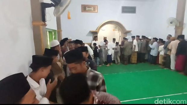 Jemaah Aboge di Probolinggo salat Idul Adha hari ini