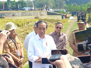 Kata Jokowi soal Wacana Korban Judi Online Bakal Dapat Bansos