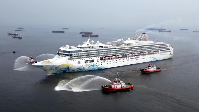 Kapal Pesiar Resort World One