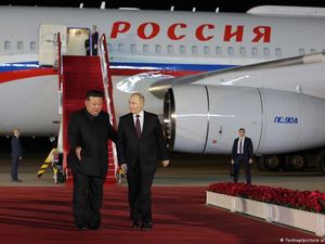 Mesranya Putin Disambut Kim Jong Un di Korea Utara