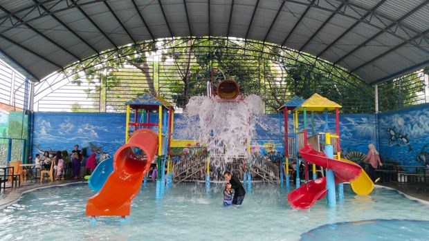 Kolam Renang Three Stars di Subang